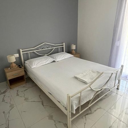 Antonis Apartment Паралия Дионисиу Стая снимка