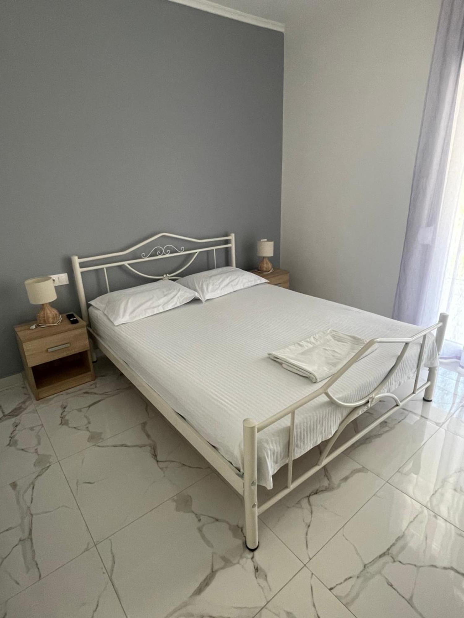 Antonis Apartment Паралия Дионисиу Стая снимка